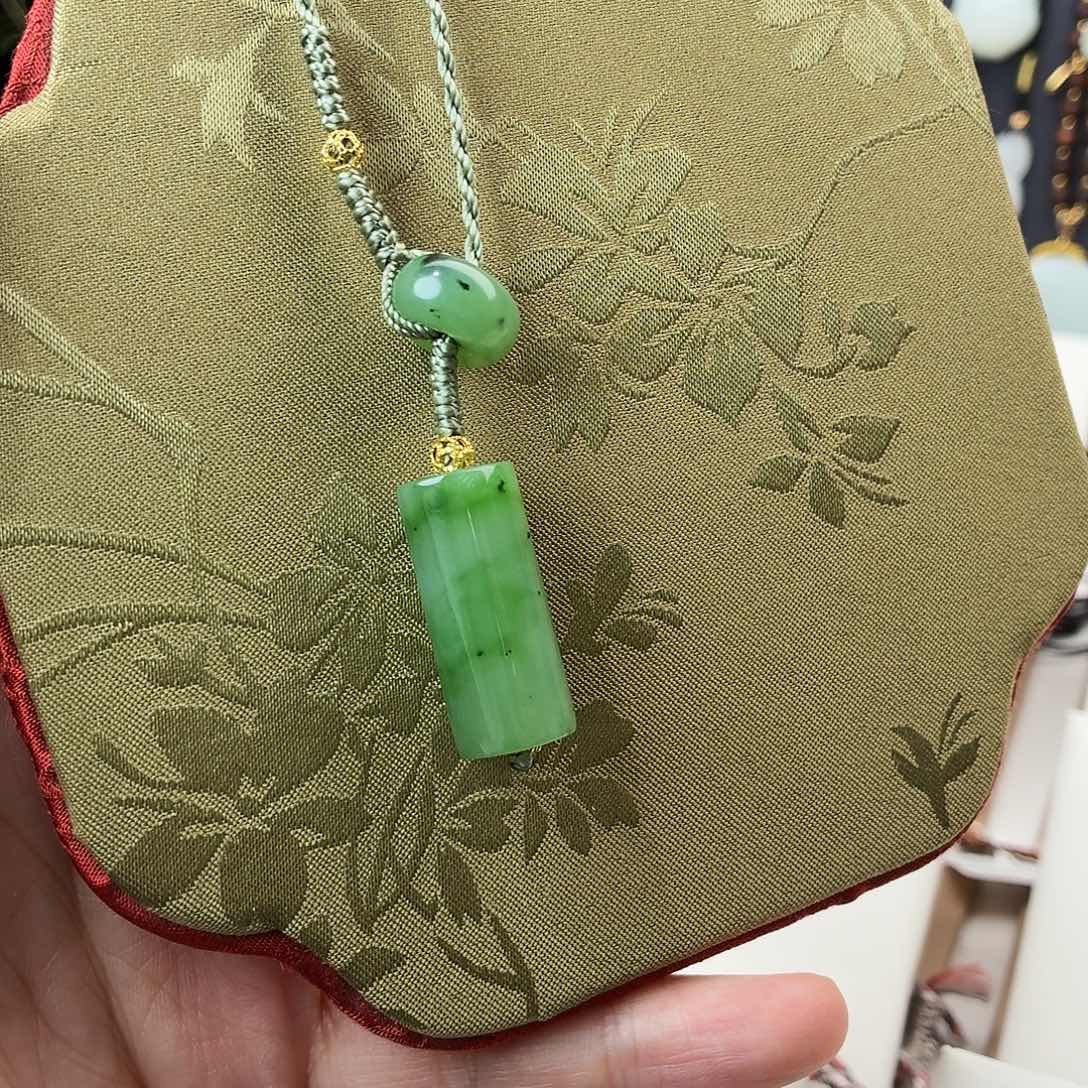 用***2和田玉未镶嵌颈饰