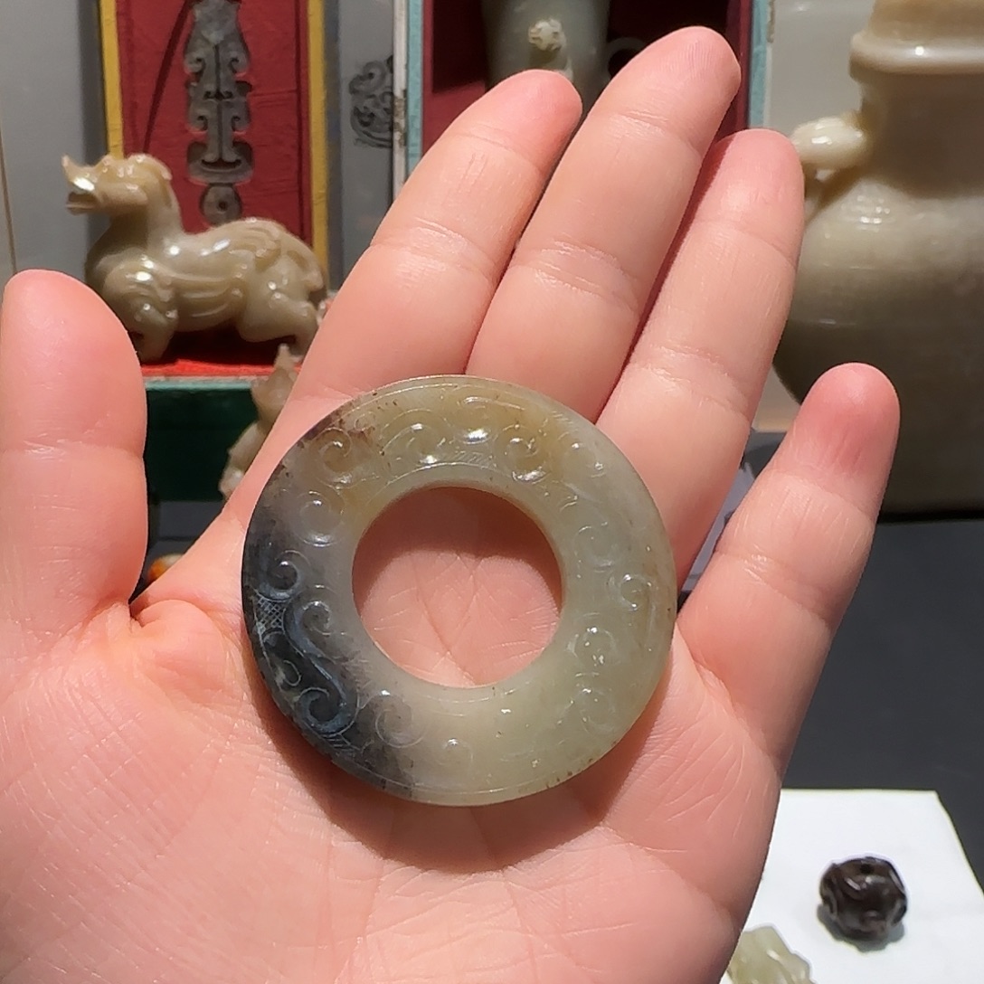 如***形和田玉未镶嵌挂件