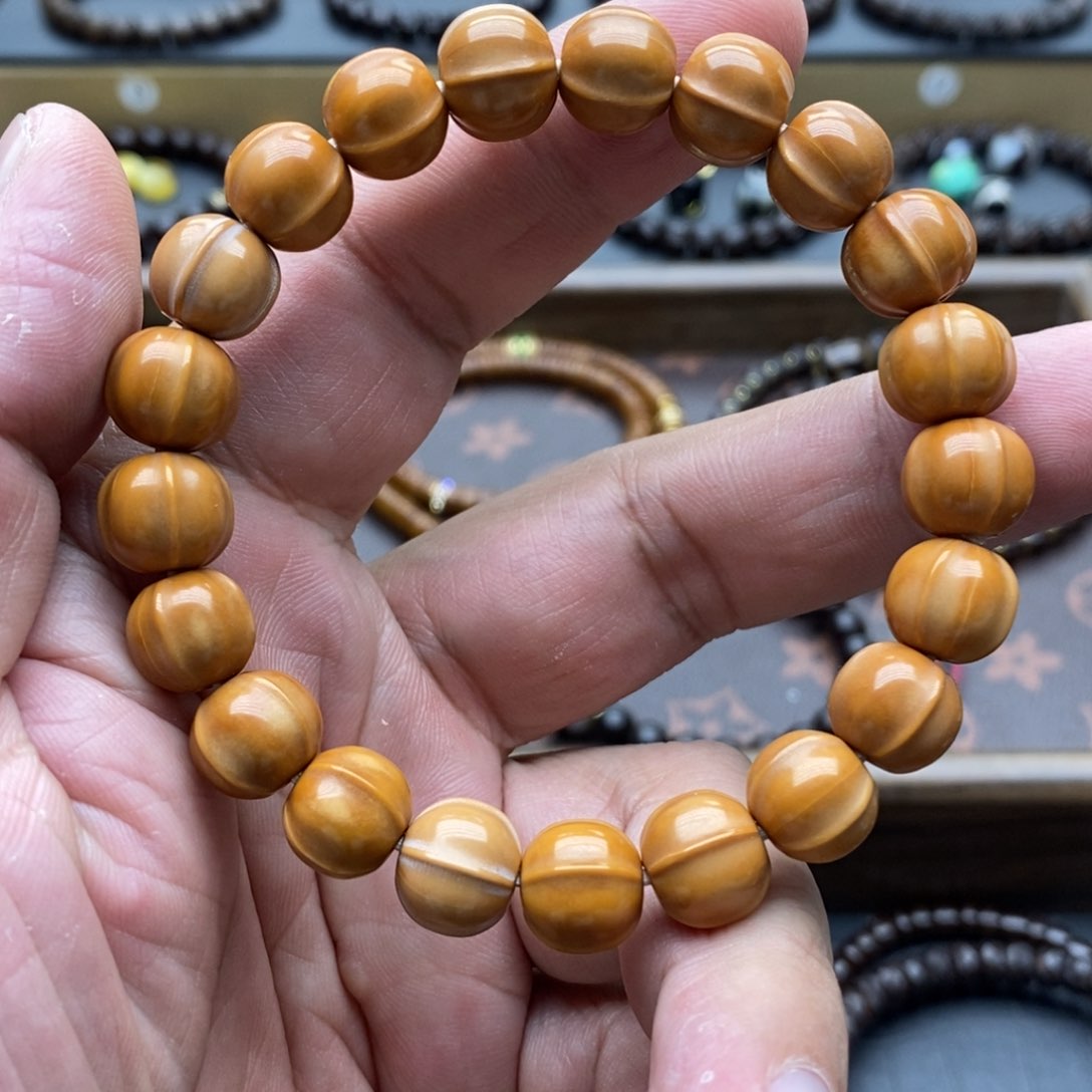 猴头核桃手串鲨鱼背11m左右