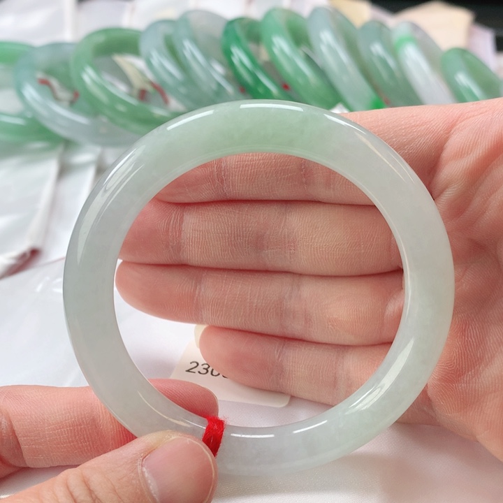 翡翠手镯未镶嵌缅甸A货翡翠手镯