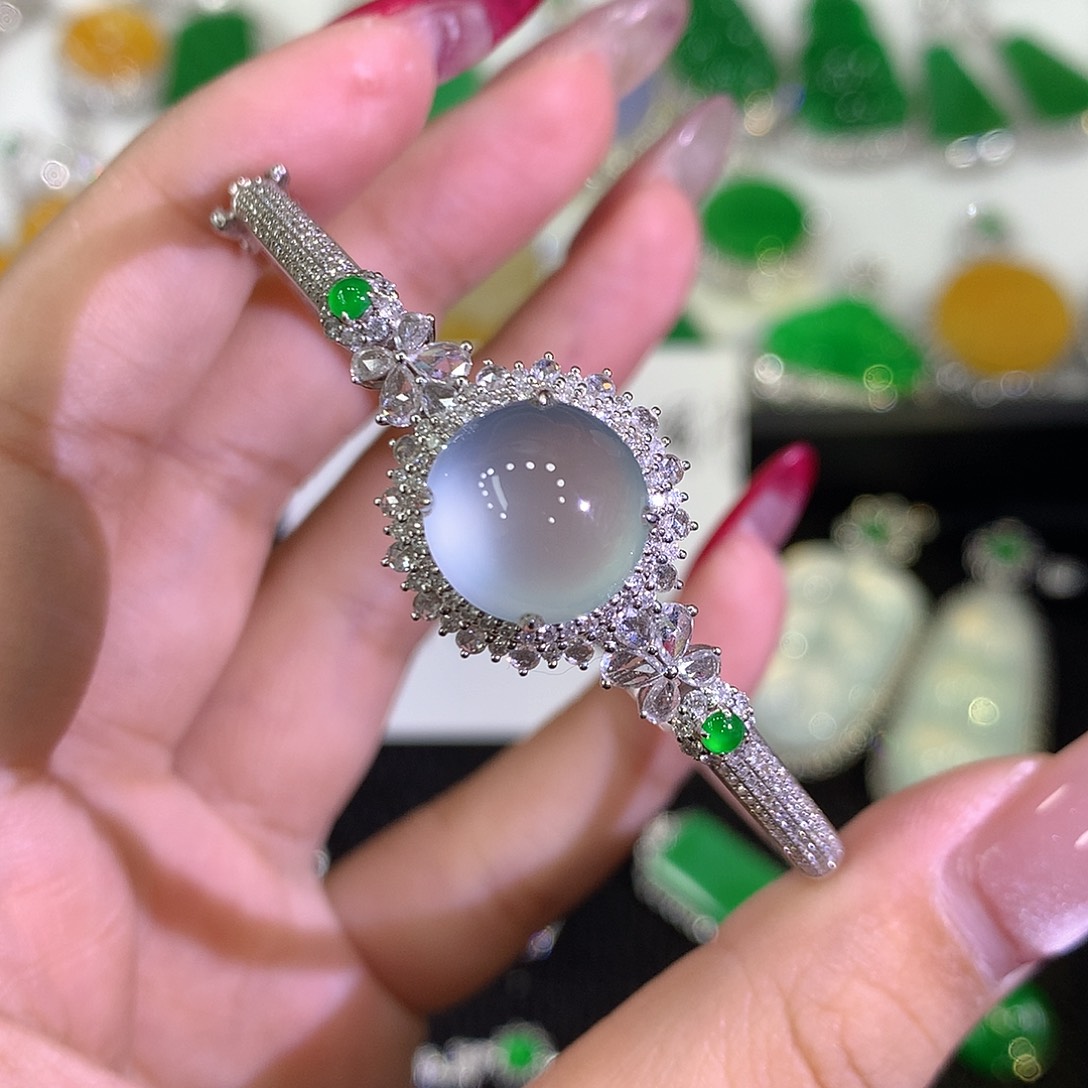 翡翠18K金镶嵌手镯11111111