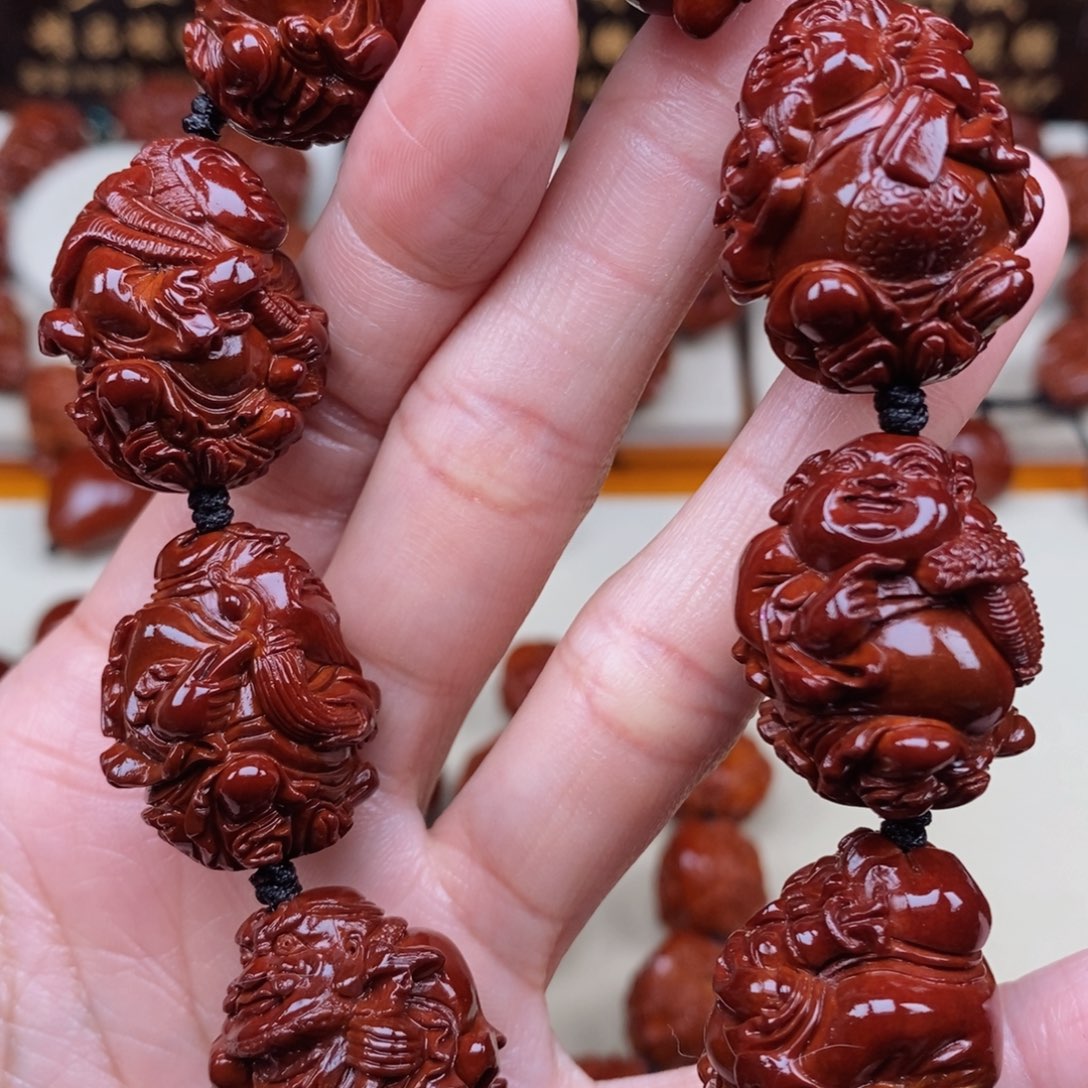 橄榄核吊坠中**子八仙，