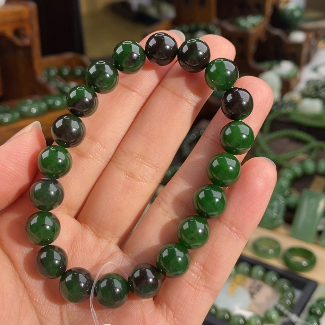 和田玉（碧玉）手链未镶嵌辣阳绿带褐红皮