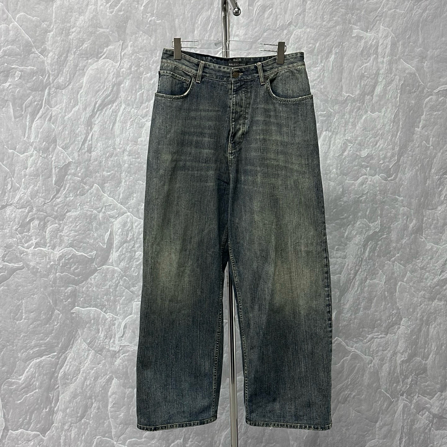 未使用 Balenciaga/巴黎世家 破坏做旧牛仔长裤 S码 D17637