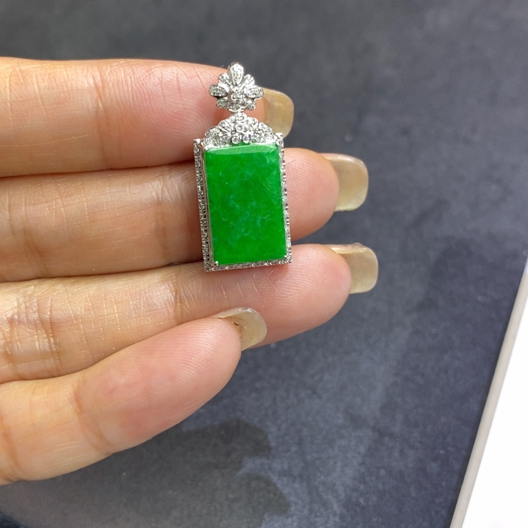 翡翠吊坠(不含链)18K金镶嵌吊坠