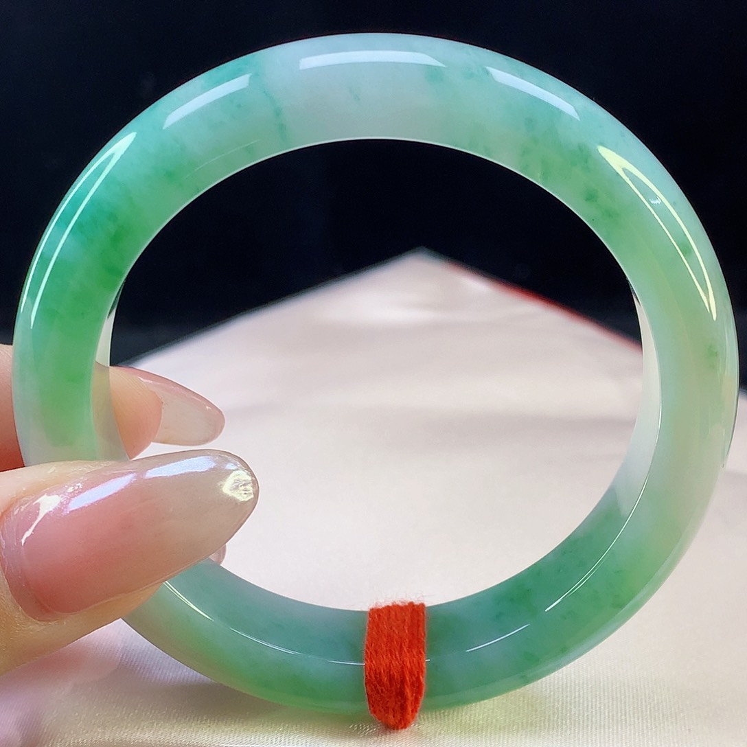 翡翠手镯未镶嵌天然翡翠2020