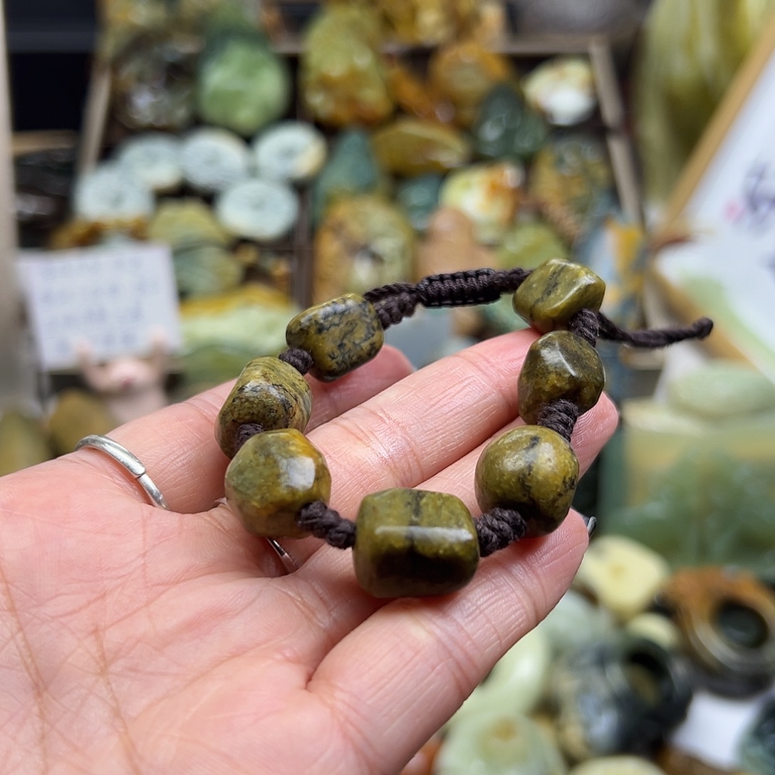 岫岩河磨玉（透闪石质玉）未镶嵌颈饰河磨玉手链