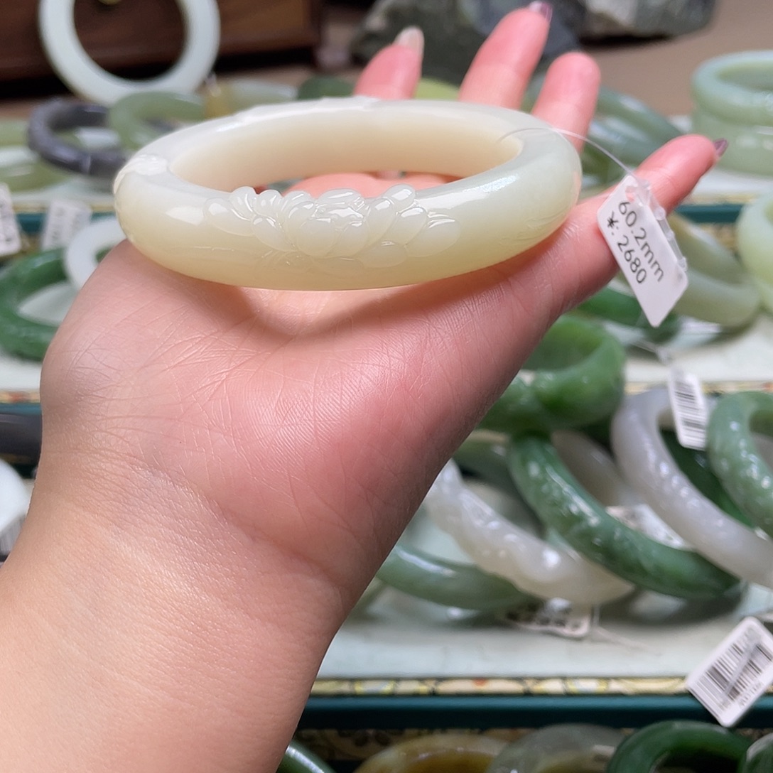 蒲***蒲和田玉未镶嵌手镯60.2