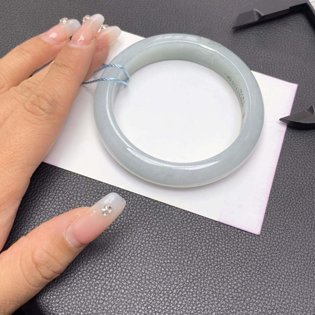 翡翠手镯未镶嵌萨**卡56-57圈口