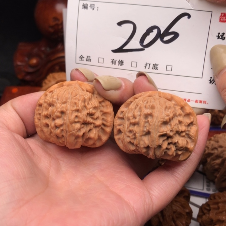 桃核把件38白狮子206号牌
