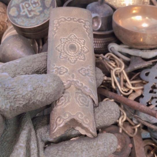 安***谋闪电购铜摆件工艺品