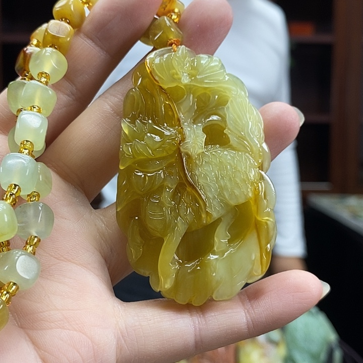 蛇纹石玉未镶嵌颈饰