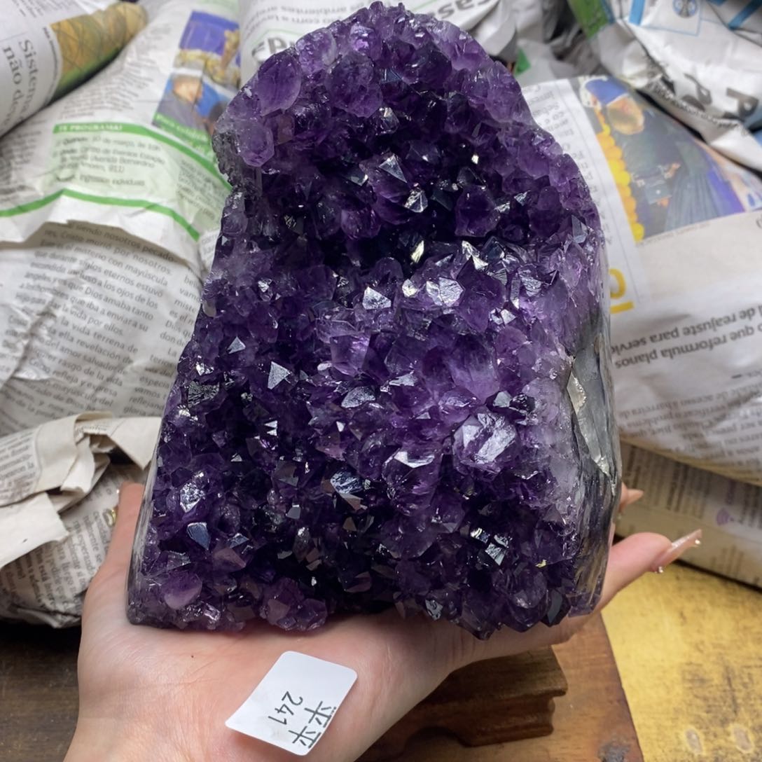 紫晶乌拉圭未镶嵌