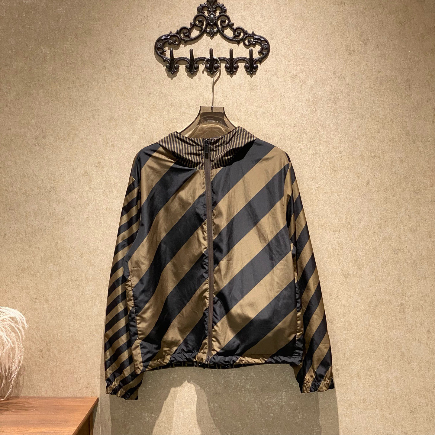 未使用 FENDI/芬迪 棕色老花满印双面穿连帽冲锋衣/48码/35188
