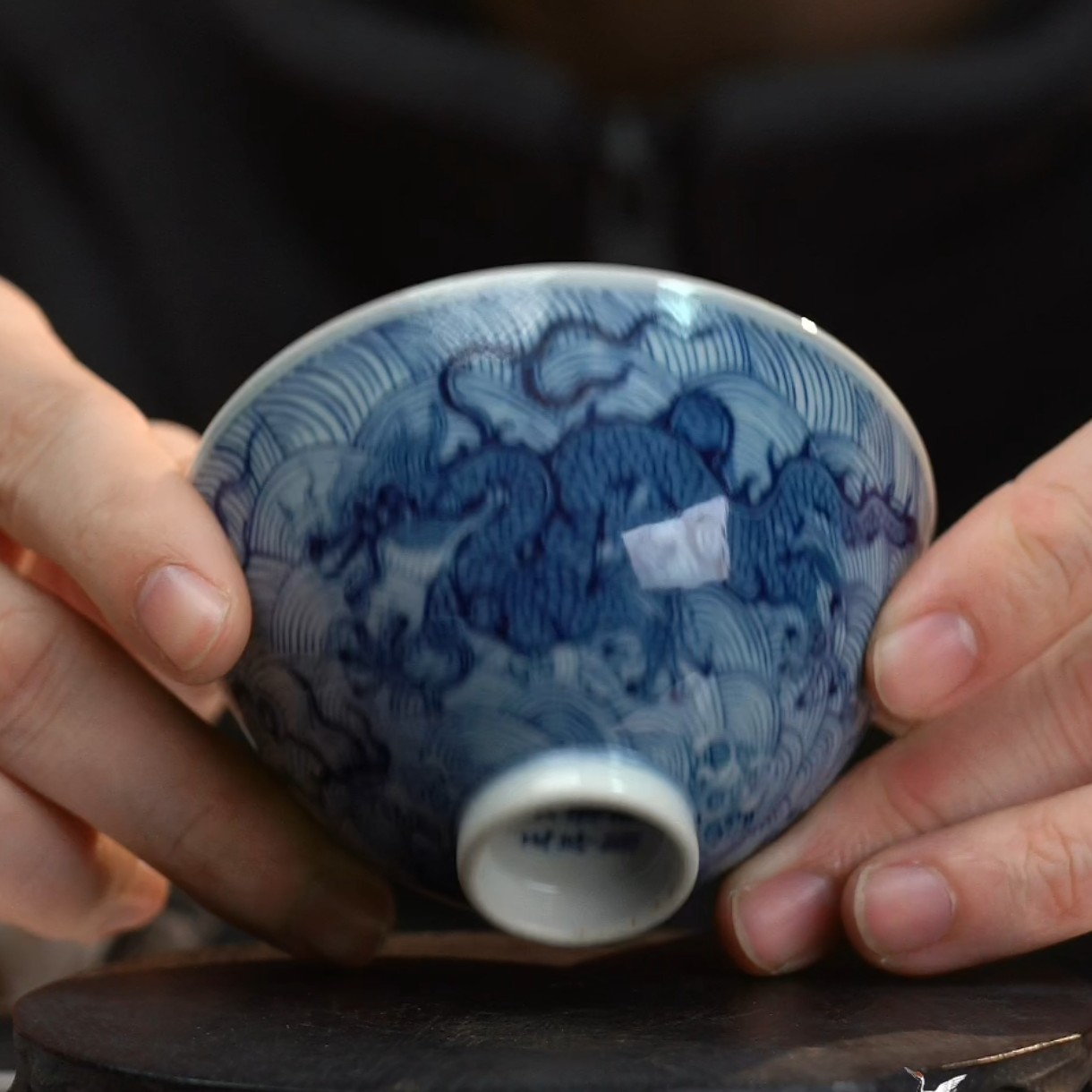 青花海水龙纹鸡心杯