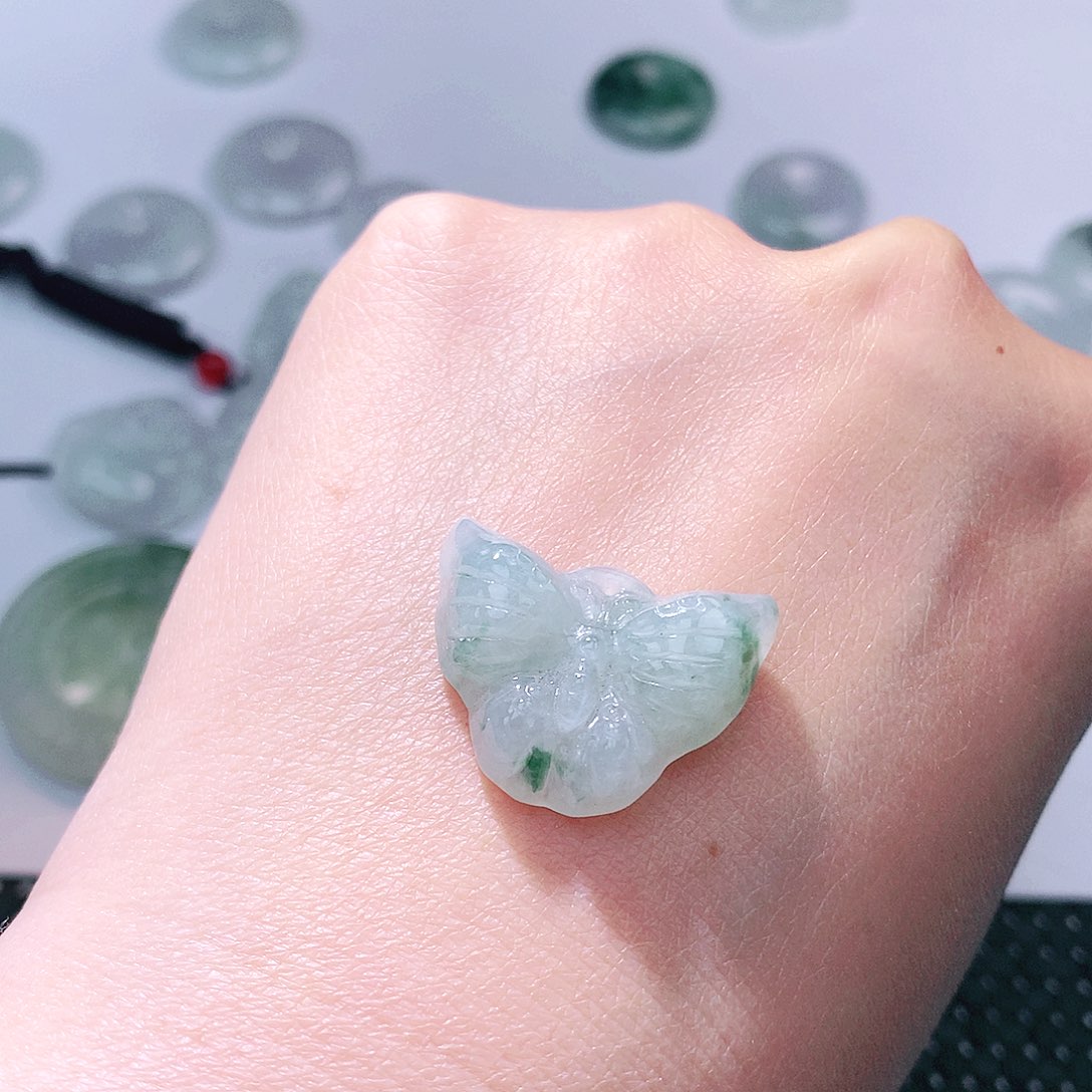 翡翠颈饰未镶嵌吊坠