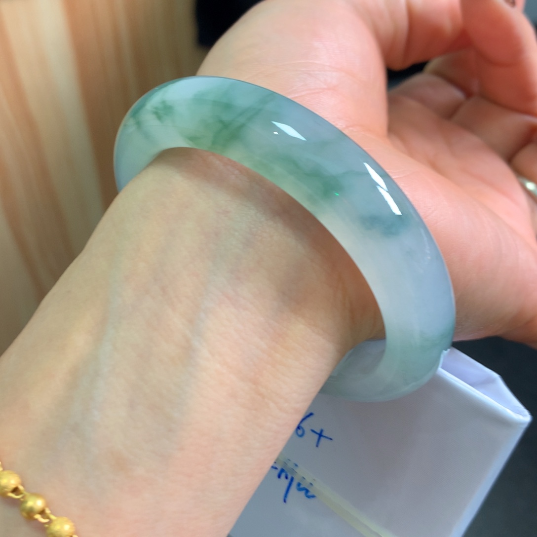 翡翠手镯未镶嵌手镯