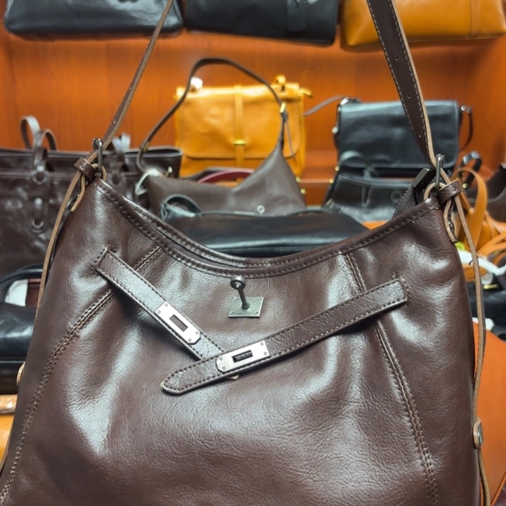 头层牛皮咖啡色32单肩包