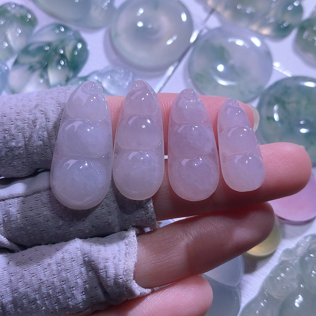 颈饰未镶嵌翡翠一手