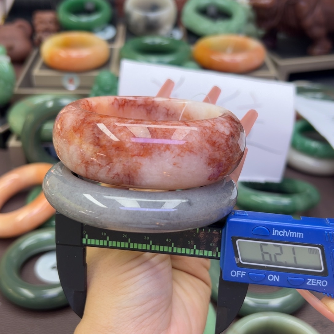 未镶嵌手镯石英岩玉