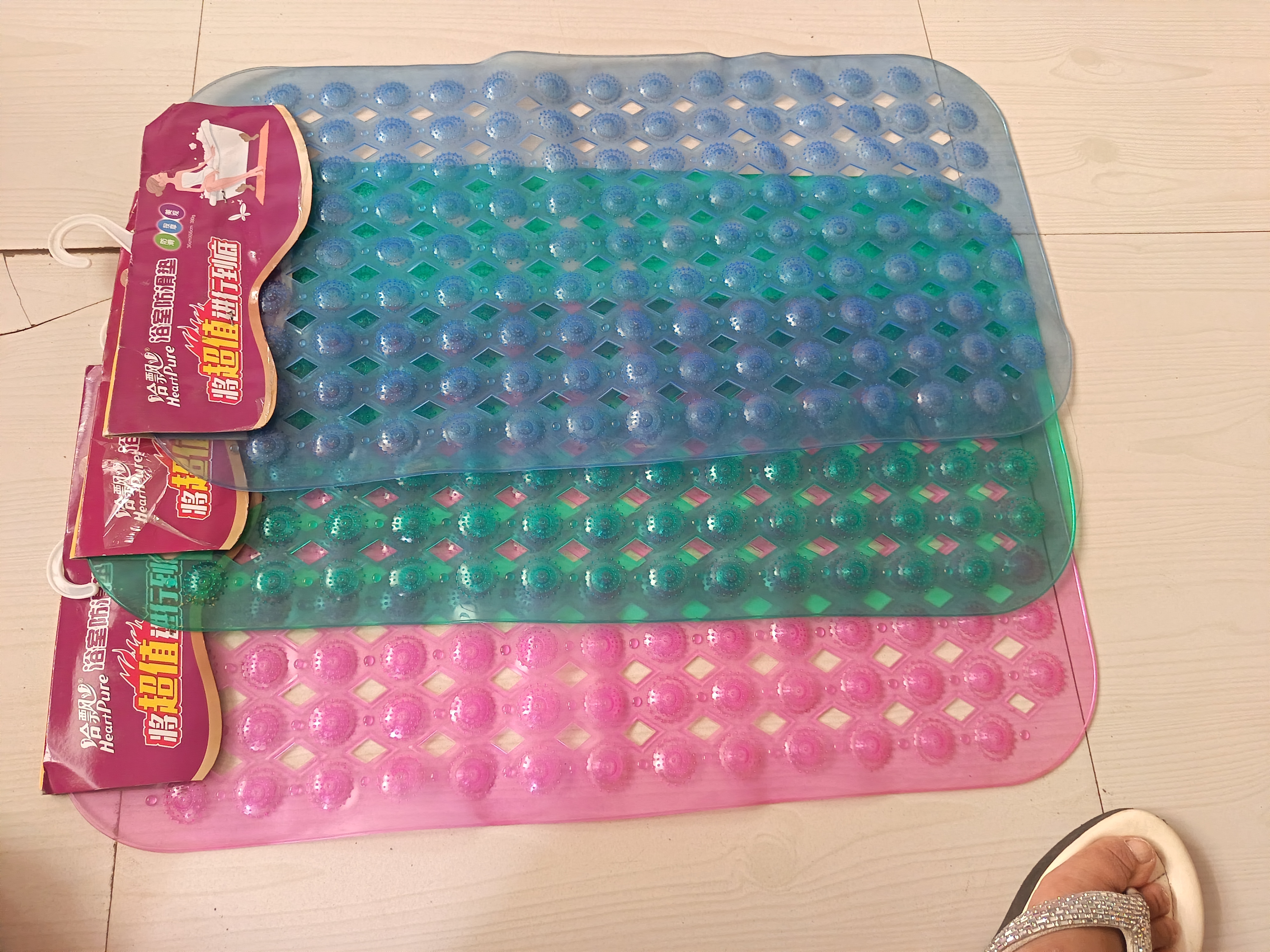 带吸盘透明塑料浴室防滑垫，微脏介意勿拍！