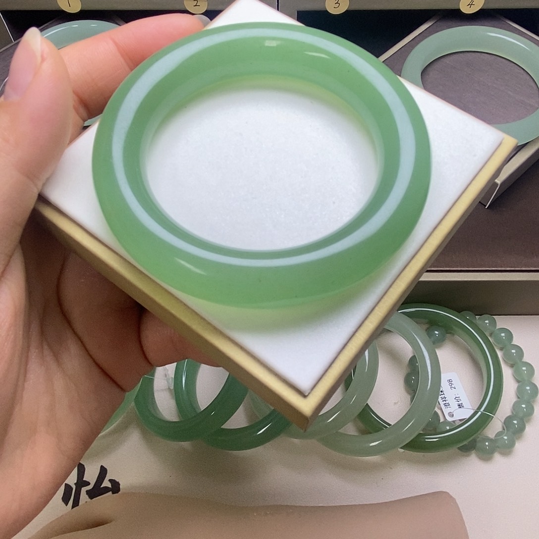 东陵石未镶嵌手镯