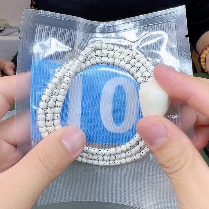 吊坠星月菩提54脖挂。 10带三通。 