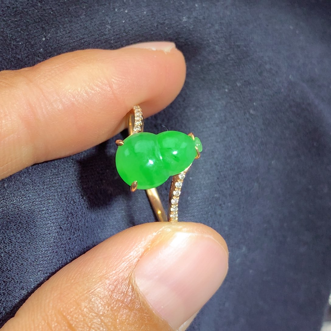 翡翠18K金镶嵌颈饰上新