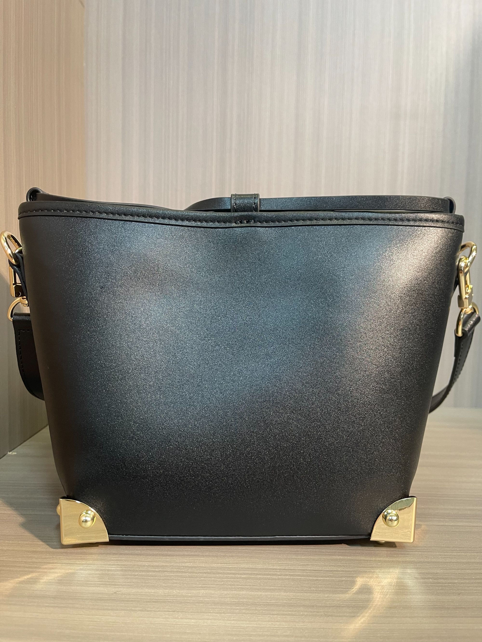 时尚精品真皮女包  路桶  10529 黑色