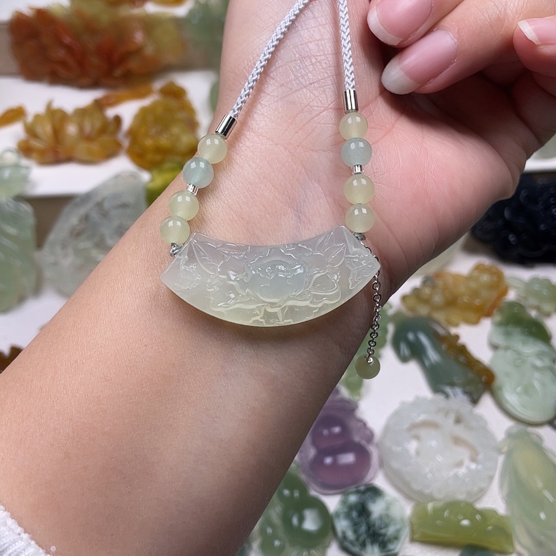 蛇纹石玉未镶嵌颈饰