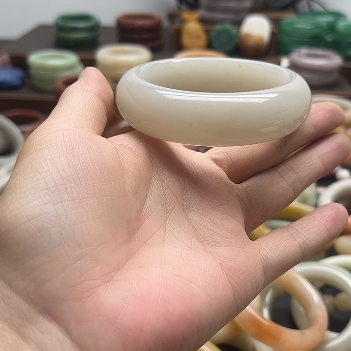 石英质玉未镶嵌手镯