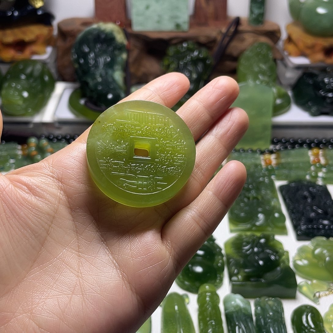 玲***田蛇纹石玉未镶嵌颈饰