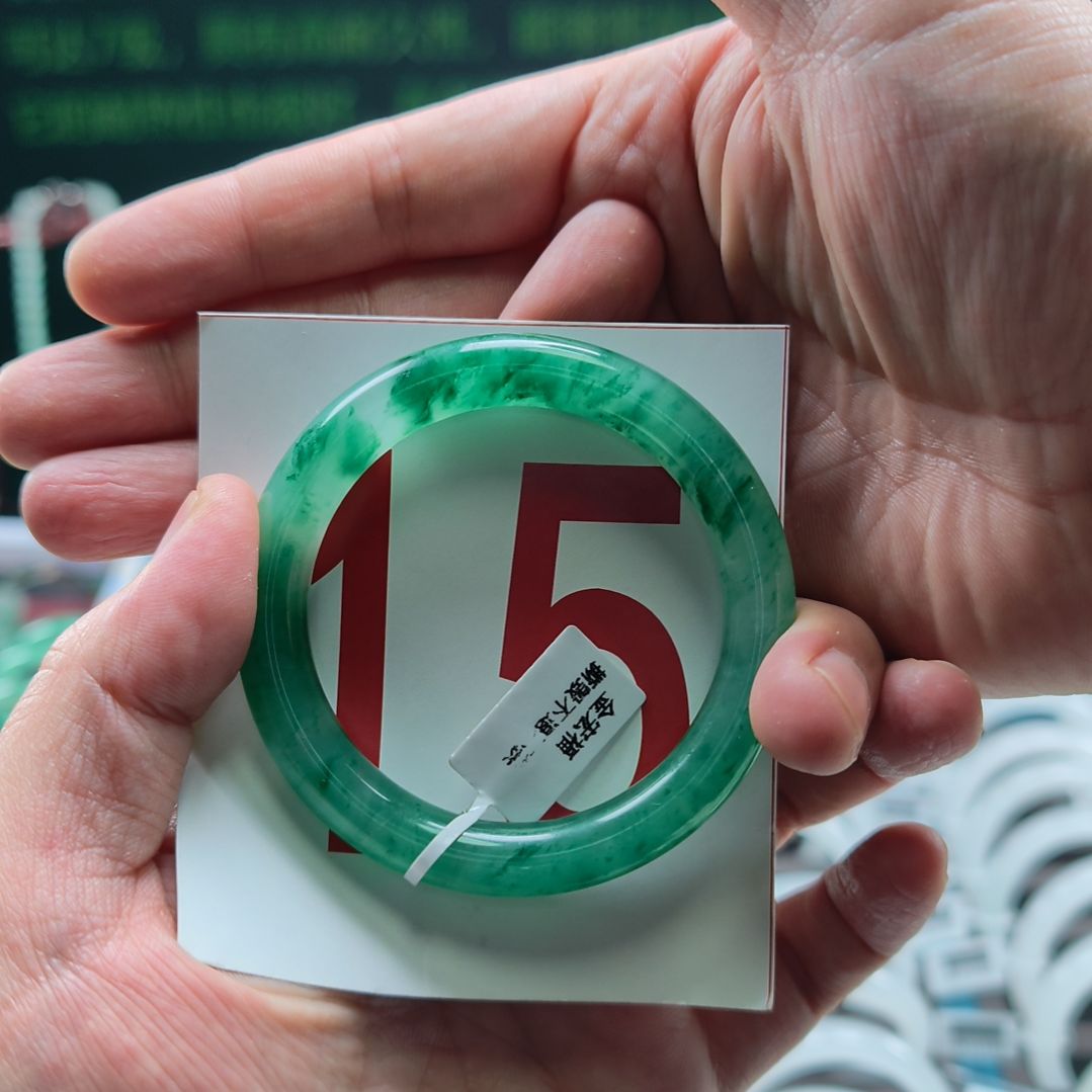 石英质玉（非洲翠）未镶嵌手镯