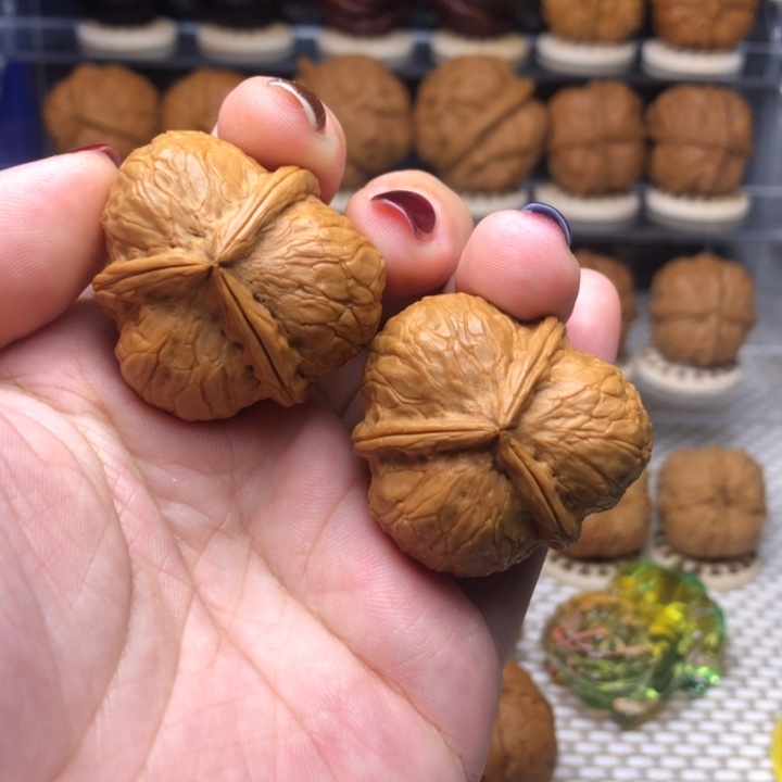 悟***空把件文玩核桃67柿饼子三棱