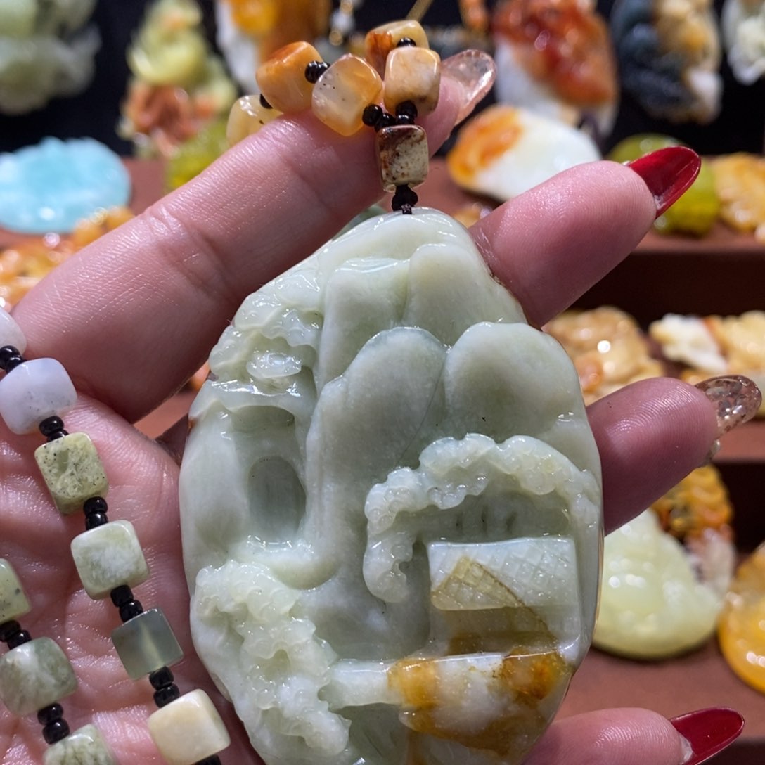 蛇纹石玉颈饰未镶嵌