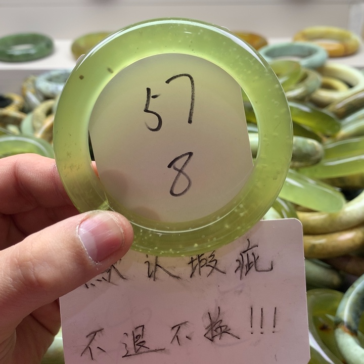 蛇纹石玉手镯未镶嵌