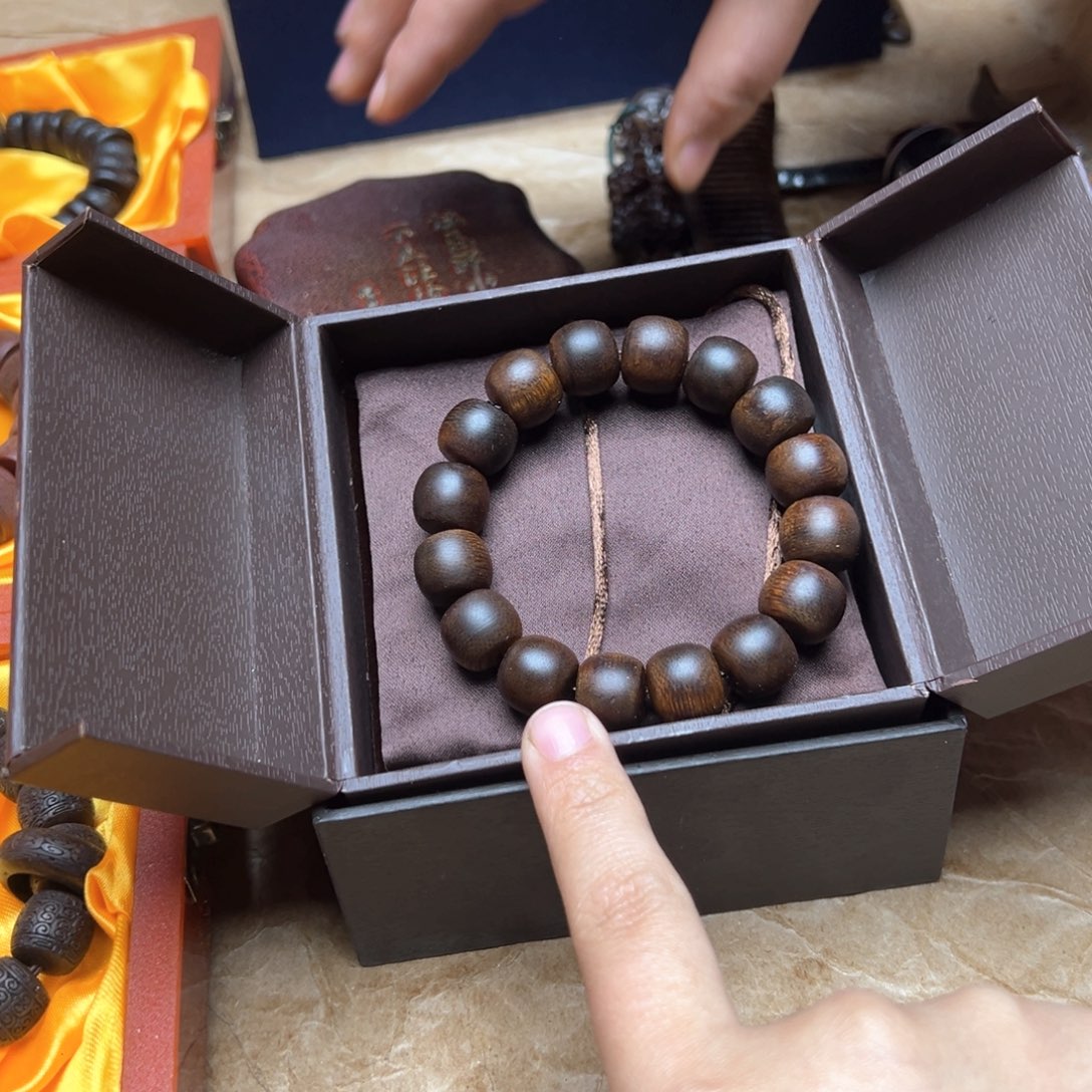 大叶紫檀（黑酸枝木类）