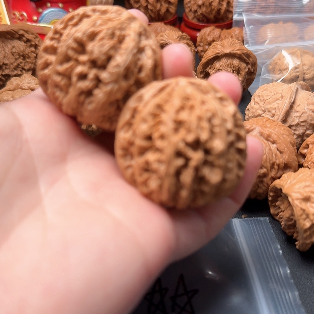 文玩核桃吊坠?***?粗筋