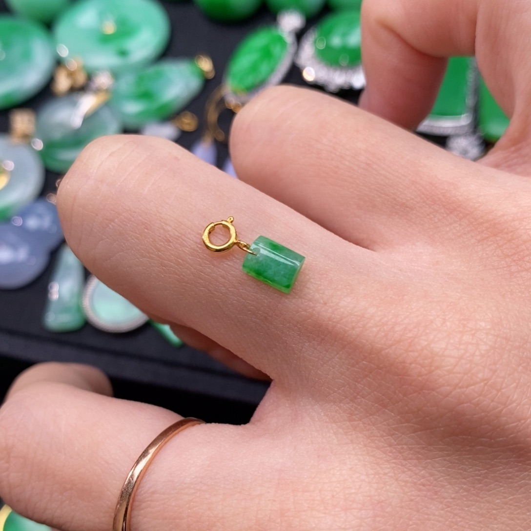 翡翠颈饰18K金镶嵌翡翠