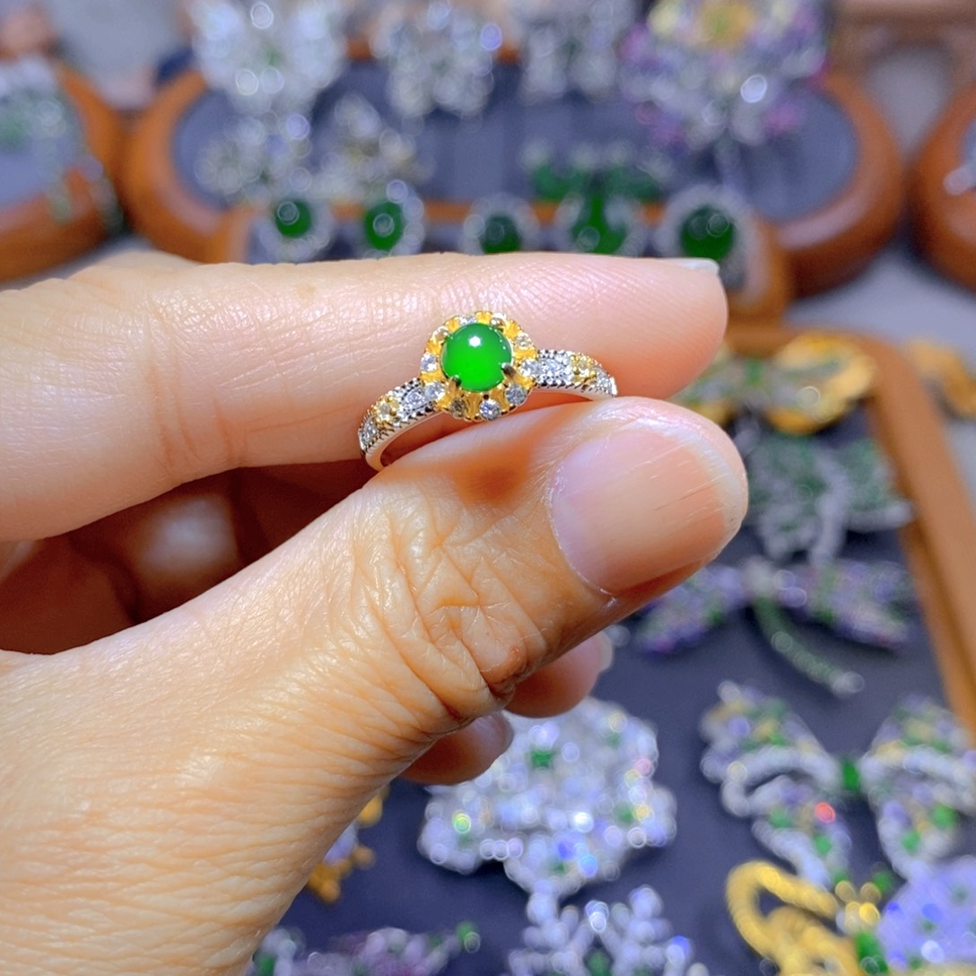 翡翠颈饰银S925镶嵌天然翡翠