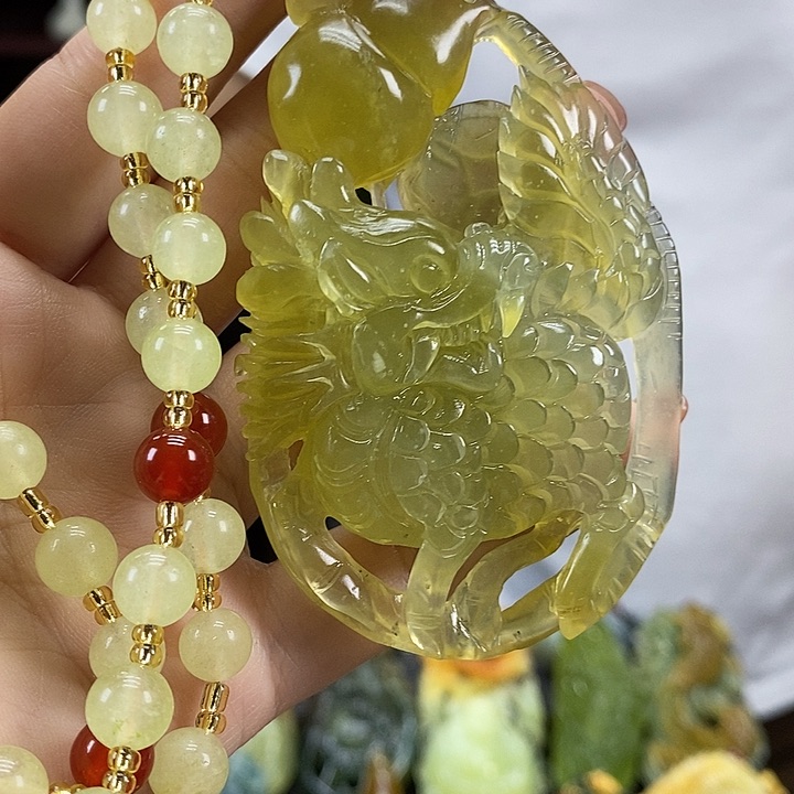 蛇纹石玉未镶嵌颈饰