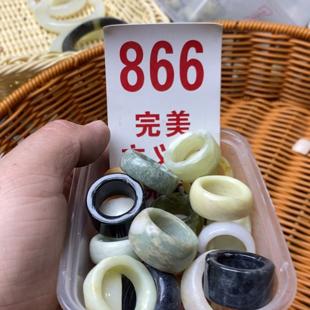 蛇纹石玉挂坠未镶嵌