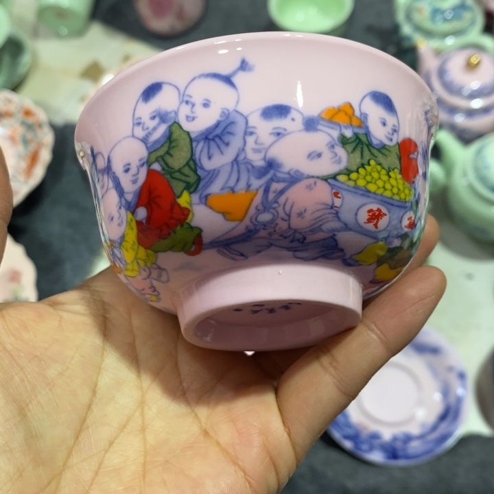 摆件陶红稀土斗彩童子压手杯
