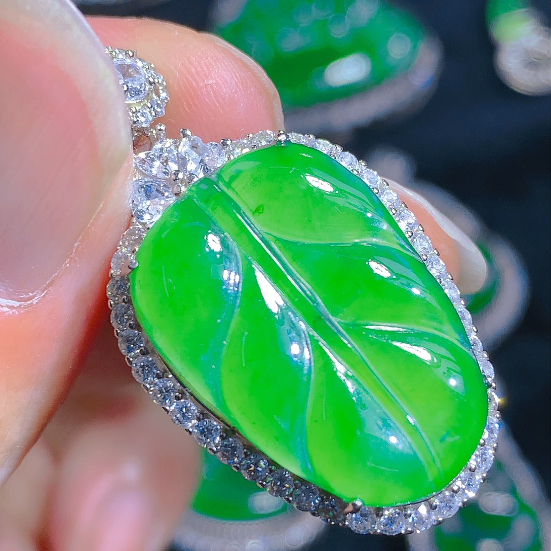 翡翠颈饰银S925镶嵌吊坠