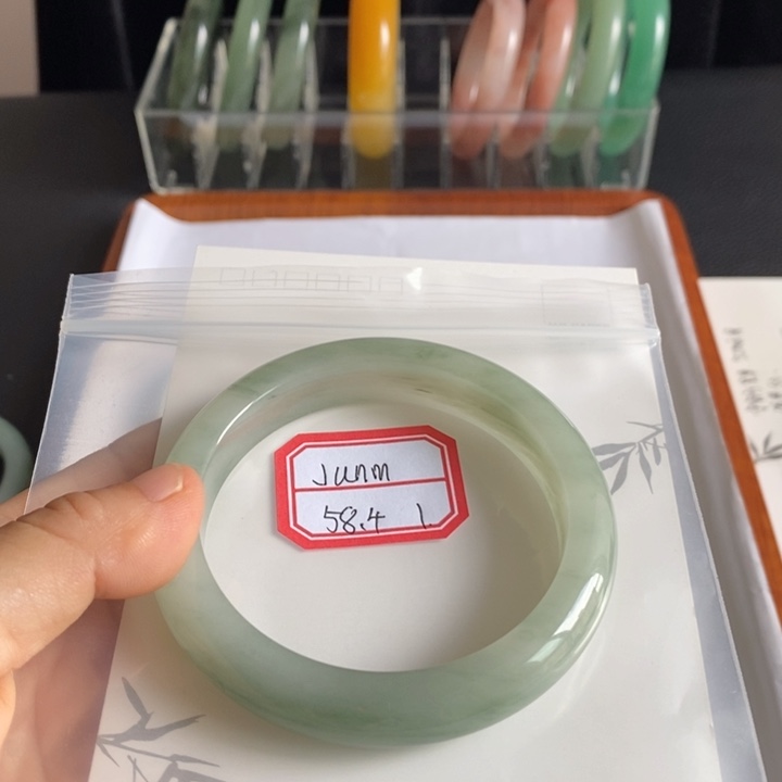未镶嵌手镯石英质玉