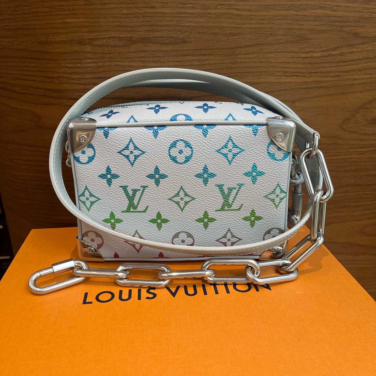 未使用 LouisVuitton/路易威登 25年SoftTrunk彩虹渐变印花软盒子