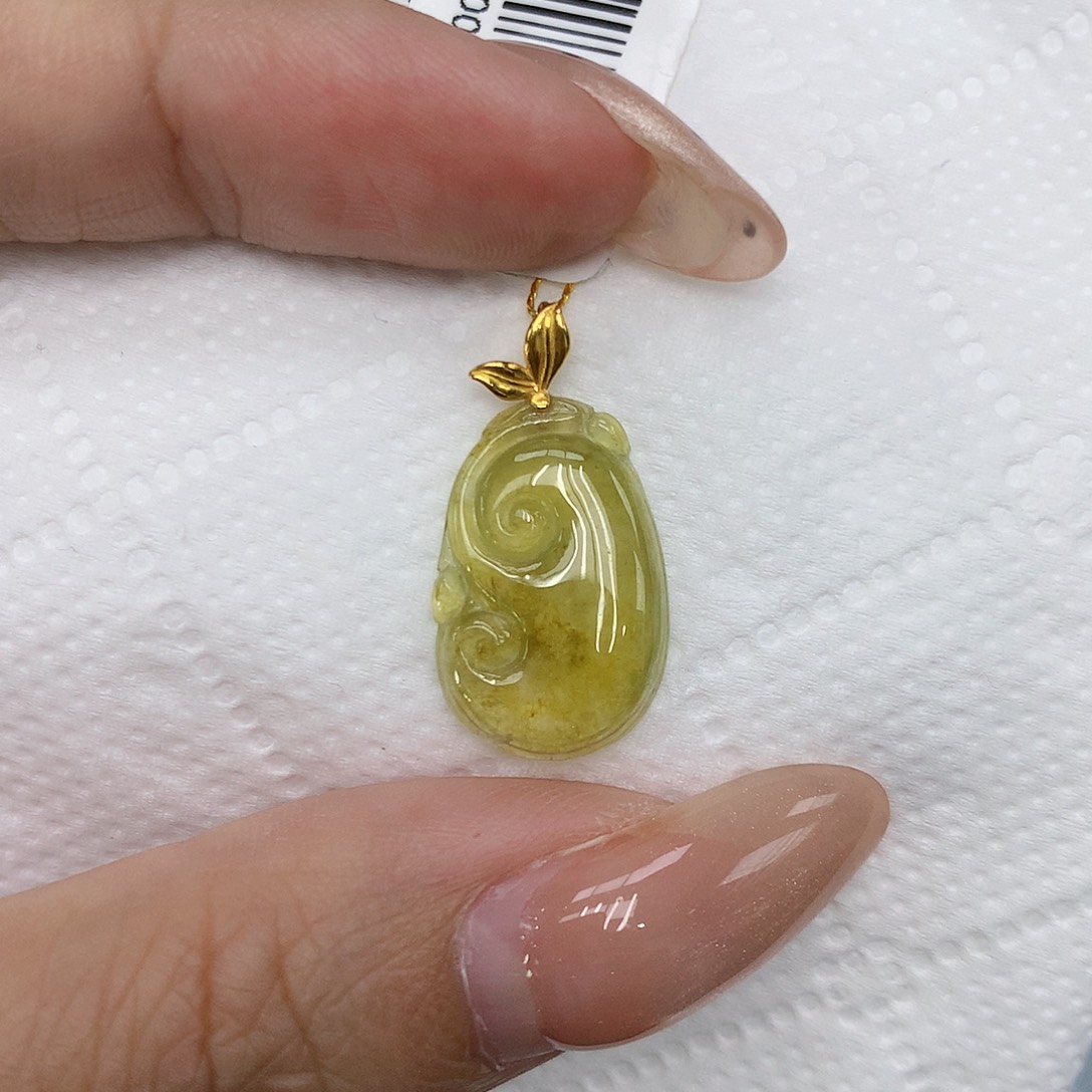 颈饰18K金镶嵌翡翠