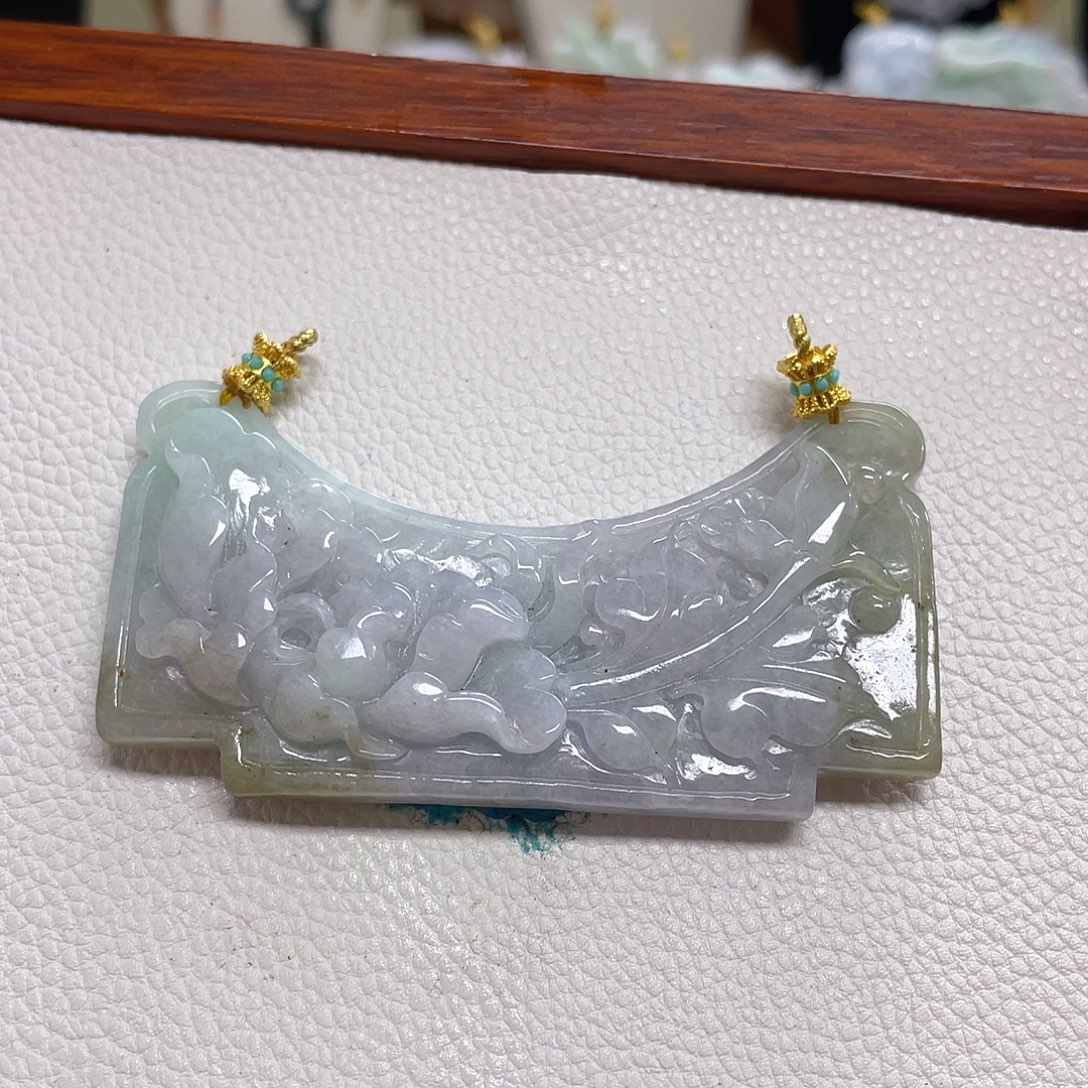 翡翠未镶嵌颈饰翡翠弯弯