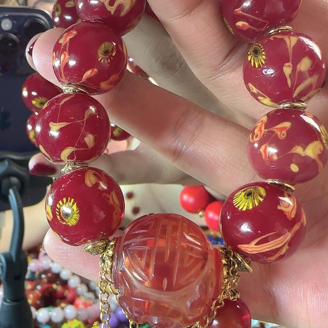 玻璃颈饰老琉璃的故事是一个人的故事