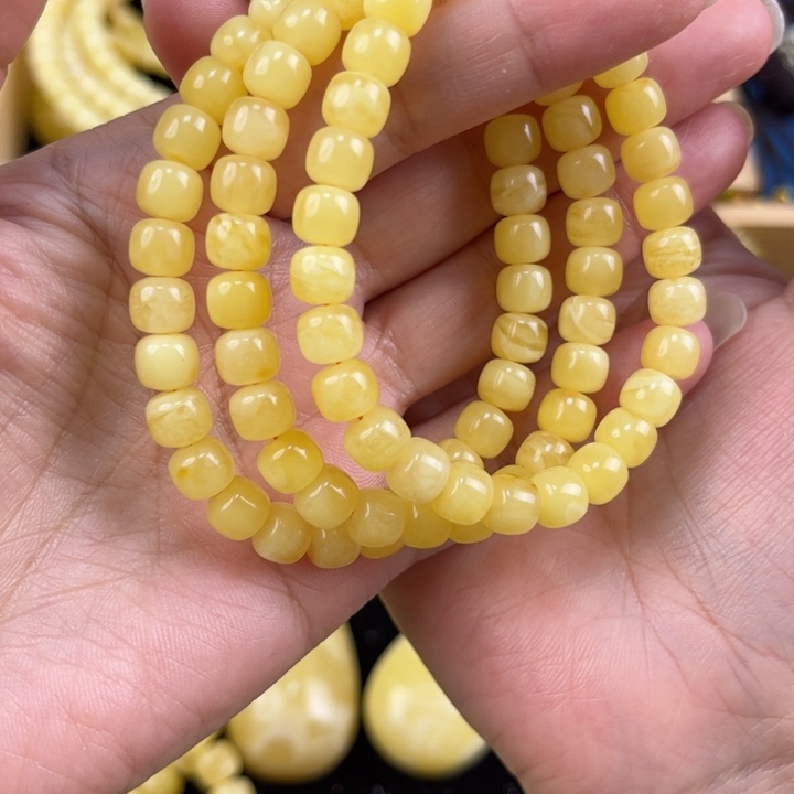 琥珀珠宝奇石未镶嵌琥珀，多样性发其一